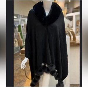 Pretty Persuasions Black Fur-Trimmed Cape